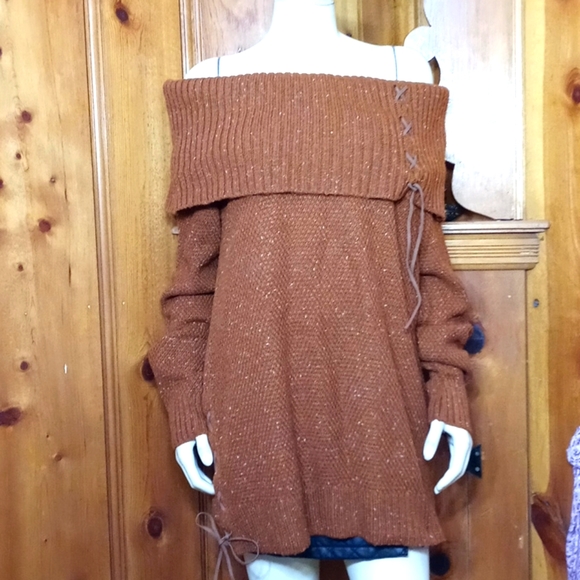Live Scarlett Sweater - Picture 1 of 7